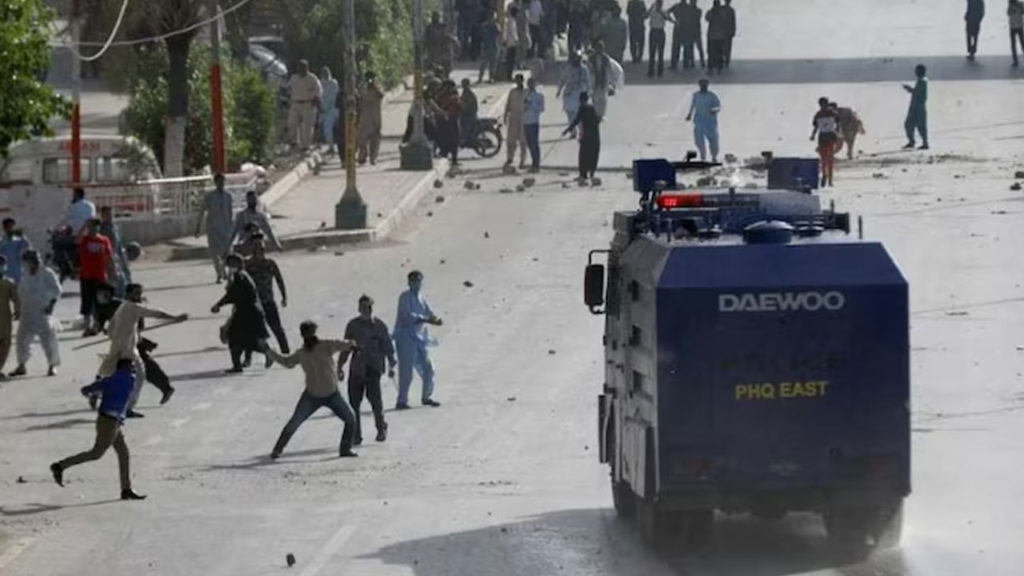 Protesters pelted stones on Kashmir highway over Imran Khan arrest, 30 arrested