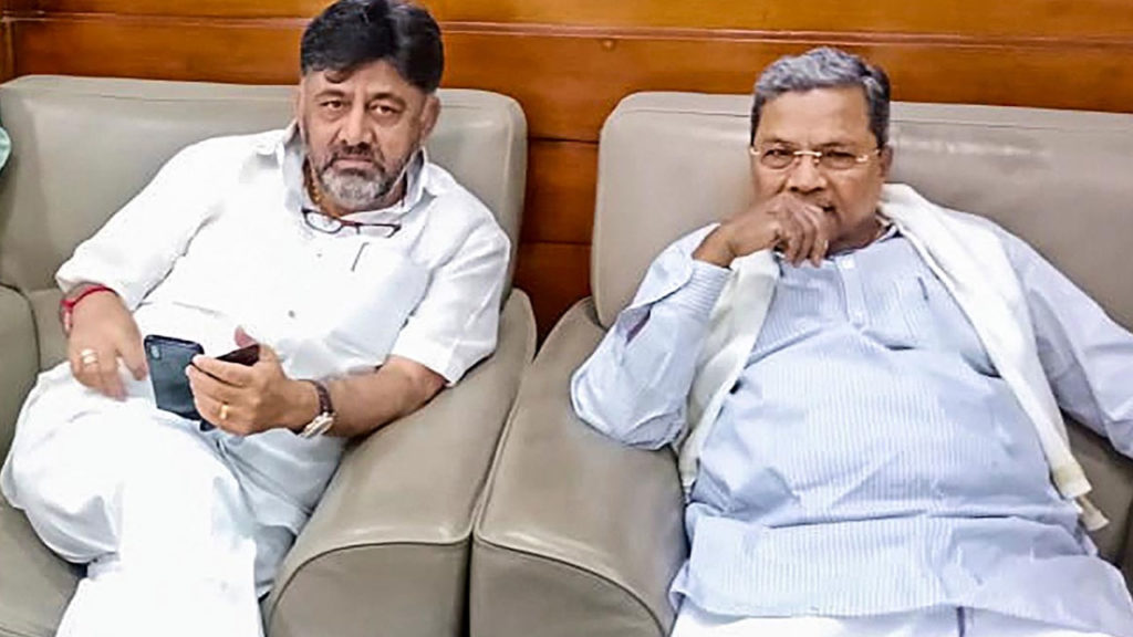 started fans fight for Siddaramaiah and DK Shivakumar for CM Chair