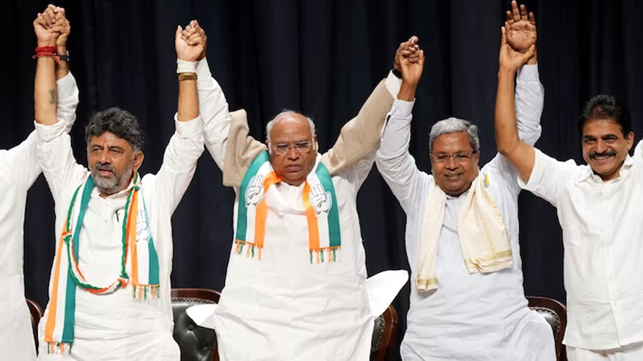 CM Race: అందరి కళ్లూ సీఎల్పీ సమావేశం పైనే? ఆ ఇద్దరిలో సీఎం ఎవరు? CM Race: అందరి కళ్లూ సీఎల్పీ సమావేశం పైనే? ఆ ఇద్దరిలో సీఎం ఎవరు?