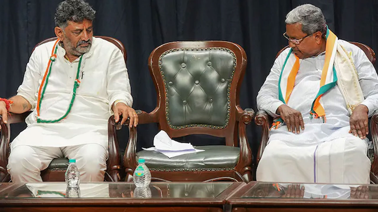 Karnataka: గురువారం ముఖ్యమంత్రి ప్రమాణ స్వీకారం.. ఇంతకీ కొత్త సీఎం ఎవరో తెలుసా? Karnataka: గురువారం ముఖ్యమంత్రి ప్రమాణ స్వీకారం.. ఇంతకీ కొత్త సీఎం ఎవరో తెలుసా?