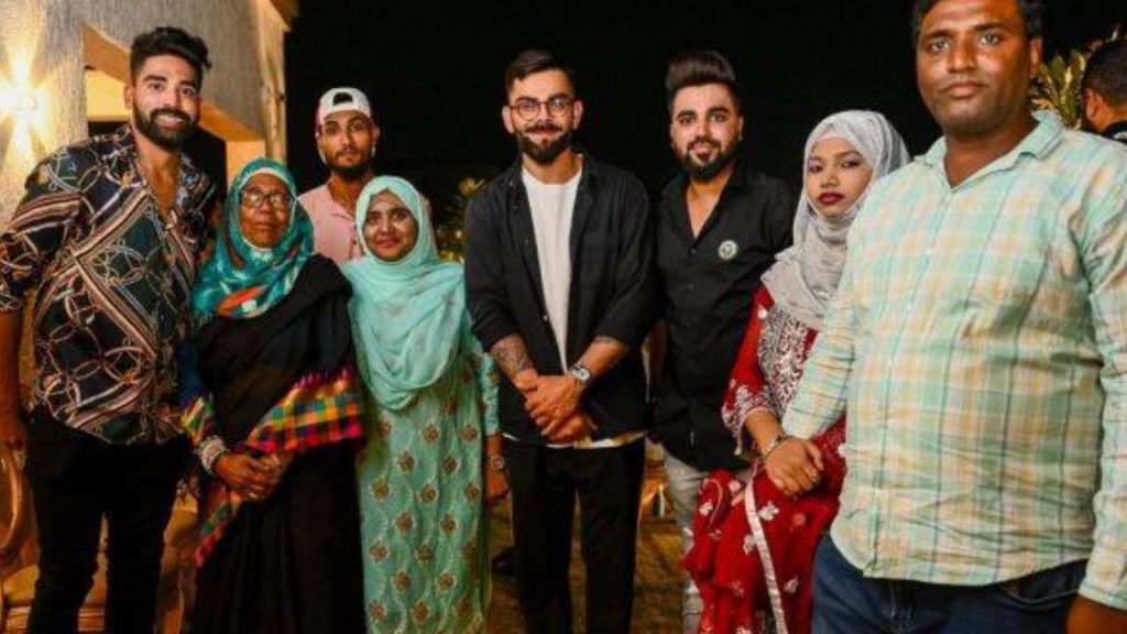 Virat Kohli and RCB team member