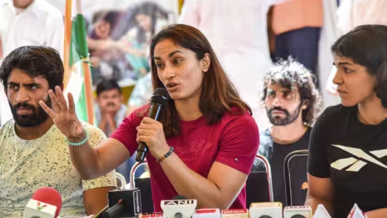 Wrestlers Protest: బ్రిజ్ భూషణ్ నార్కో టెస్ట్ సవాల్కు మేం సిద్ధం.. అలా అయితేనే అంటూ షరతు పెట్టిన రెజ్లర్లు Wrestlers Protest: బ్రిజ్ భూషణ్ నార్కో టెస్ట్ సవాల్కు మేం సిద్ధం.. అలా అయితేనే అంటూ షరతు పెట్టిన రెజ్లర్లు