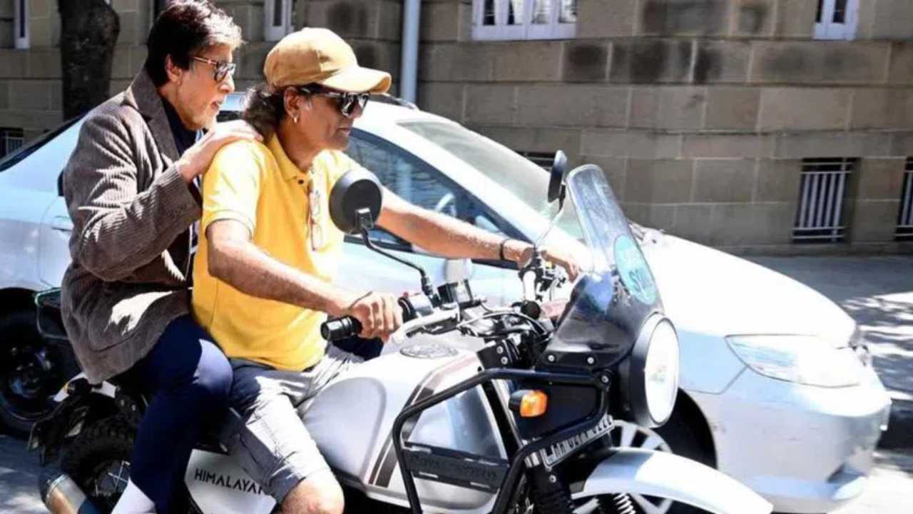 Amitabh going on bike to shooting in mumbai traffic 