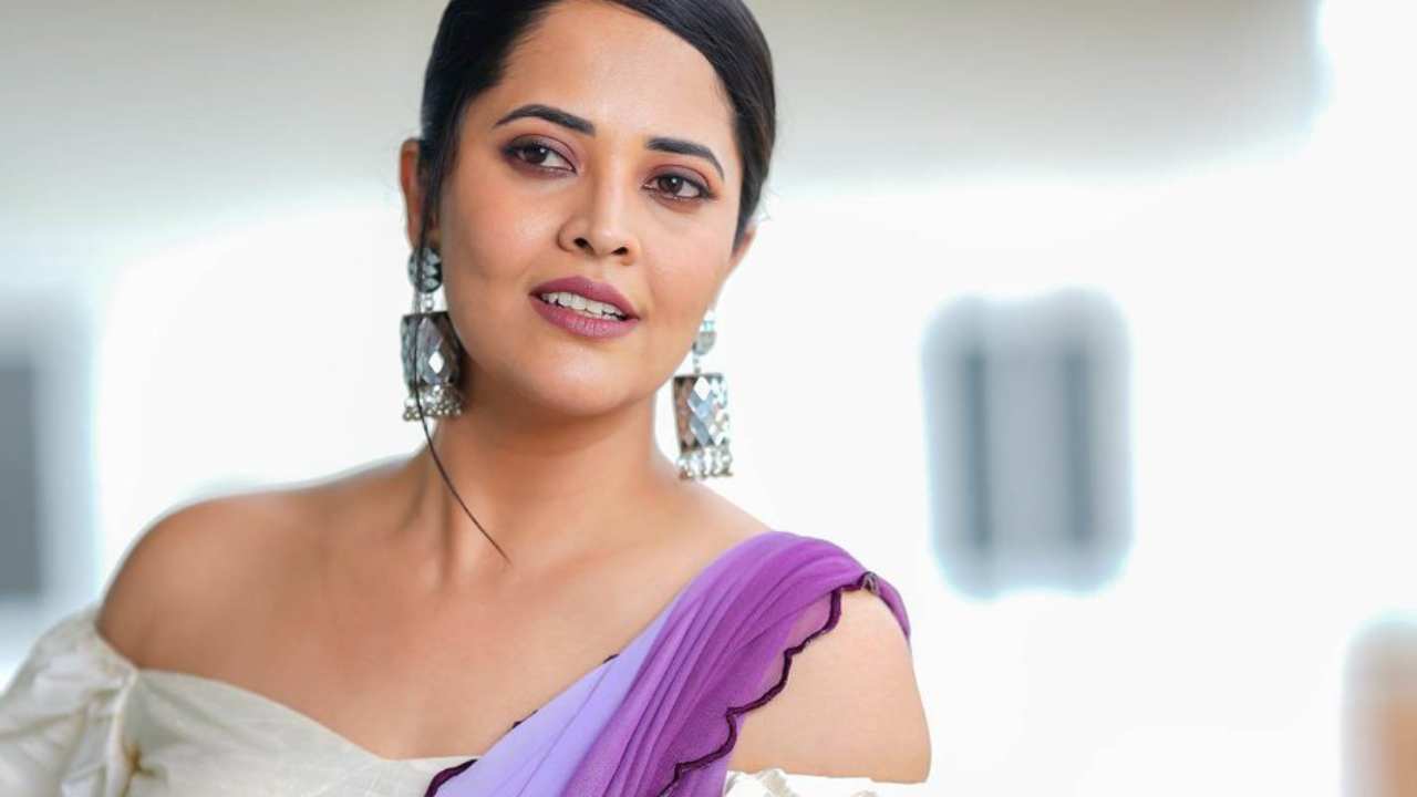 Anasuya : మళ్లీ ట్విట్టర్ లో రచ్చ మొదలుపెట్టిన అనసూయ.. రౌడీ హీరోని టార్గెట్ చేసి ట్వీట్.. ఆడుకుంటున్న నెటిజన్లు.. Anasuya : మళ్లీ ట్విట్టర్ లో రచ్చ మొదలుపెట్టిన అనసూయ.. రౌడీ హీరోని టార్గెట్ చేసి ట్వీట్.. ఆడుకుంటున్న నెటిజన్లు..