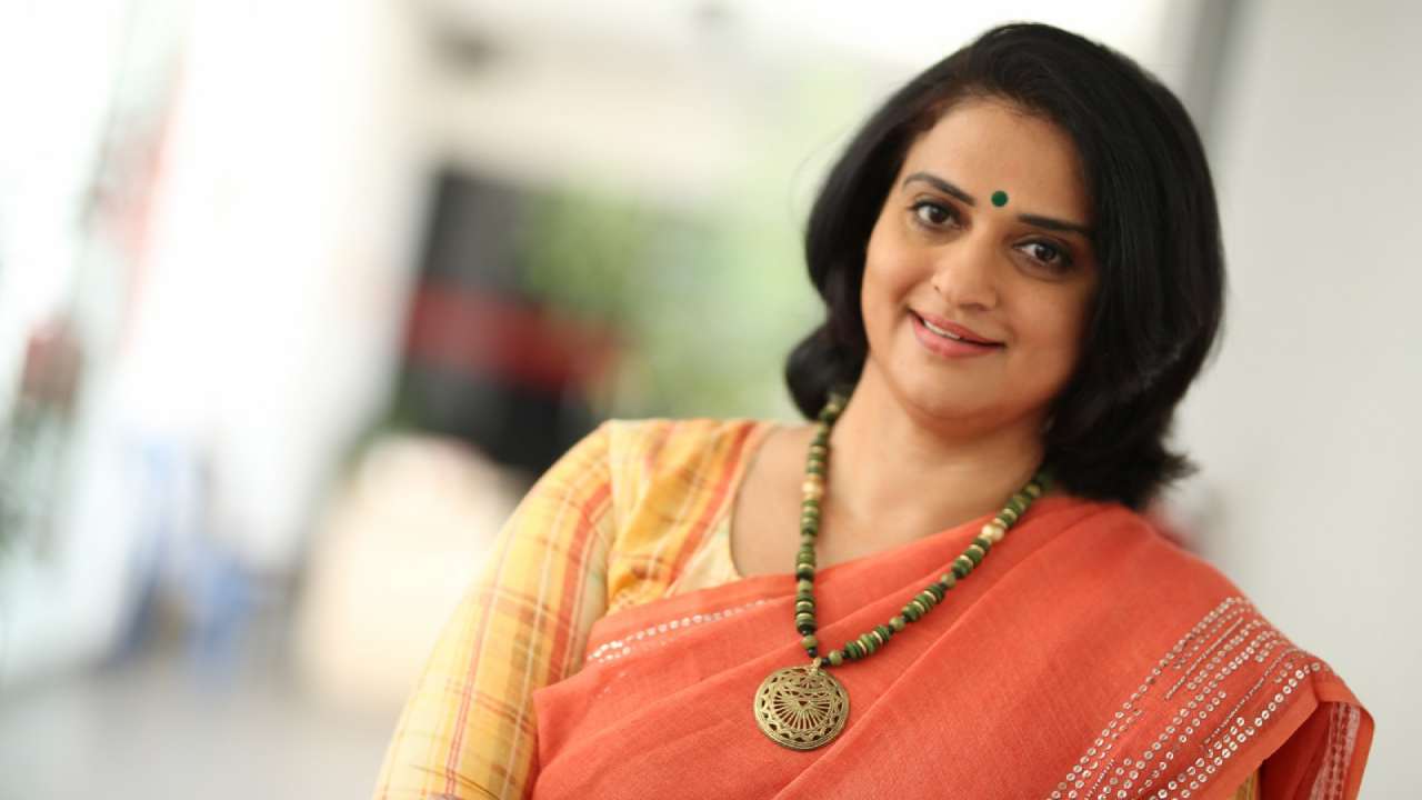 Pavithra Lokesh : నన్ను తప్పుగా చూపించి నా కెరీర్పై బ్లాక్ మార్క్ పెట్టాలనున్నారు.. ఆ సమయంలో నరేశ్ గారే.. Pavithra Lokesh : నన్ను తప్పుగా చూపించి నా కెరీర్పై బ్లాక్ మార్క్ పెట్టాలనున్నారు.. ఆ సమయంలో నరేశ్ గారే..