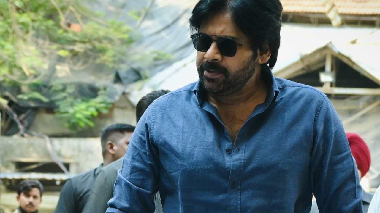 Pawan Kalyan : పవన్ షూటింగ్స్ కు పొలిటికల్ గ్యాప్.. ఇంకా స్పీడ్ గా సినిమాలు పూర్తి చేయాలి అంటున్న అభిమానులు.. Pawan Kalyan : పవన్ షూటింగ్స్ కు పొలిటికల్ గ్యాప్.. ఇంకా స్పీడ్ గా సినిమాలు పూర్తి చేయాలి అంటున్న అభిమానులు..