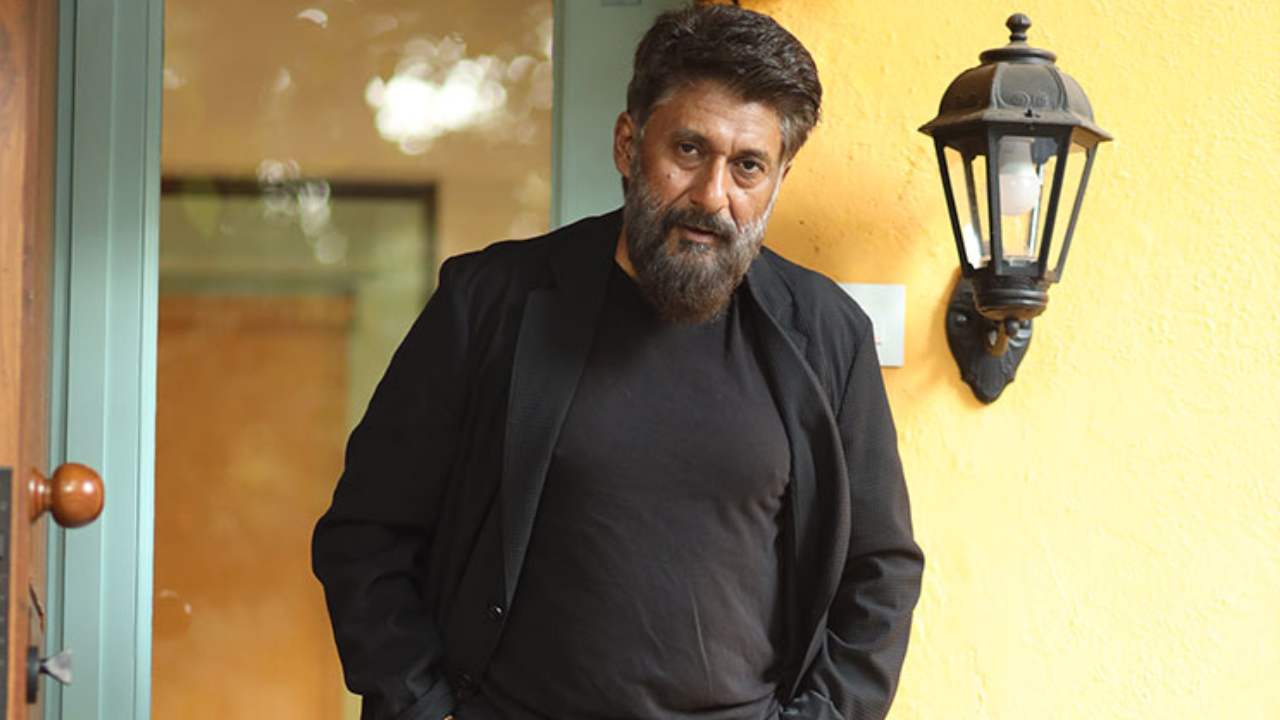 Vivek Agnihotri : ఫోటోలు తీసుకోవడానికే పెళ్లిళ్లు చేసుకుంటున్నారు.. ఈ కాలం పెళ్లిళ్లపై కశ్మీర్ ఫైల్స్ డైరెక్టర్ సంచలన వ్యాఖ్యలు.. Vivek Agnihotri : ఫోటోలు తీసుకోవడానికే పెళ్లిళ్లు చేసుకుంటున్నారు.. ఈ కాలం పెళ్లిళ్లపై కశ్మీర్ ఫైల్స్ డైరెక్టర్ సంచలన వ్యాఖ్యలు..