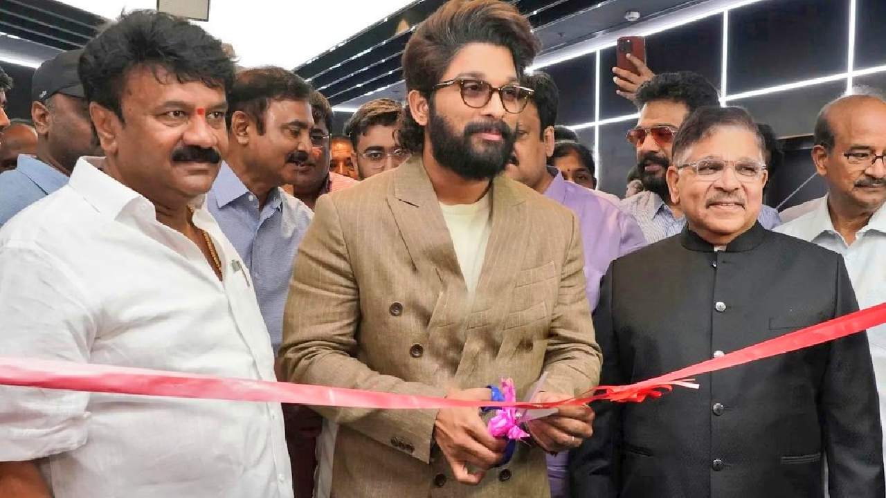 Allu Arjun : అల్లు అర్జున్ AAA థియేటర్ ఓపెన్.. మొదటి సినిమాగా ఆదిపురుష్.. టికెట్ బుకింగ్స్ ఓపెన్.. Allu Arjun : అల్లు అర్జున్ AAA థియేటర్ ఓపెన్.. మొదటి సినిమాగా ఆదిపురుష్.. టికెట్ బుకింగ్స్ ఓపెన్..
