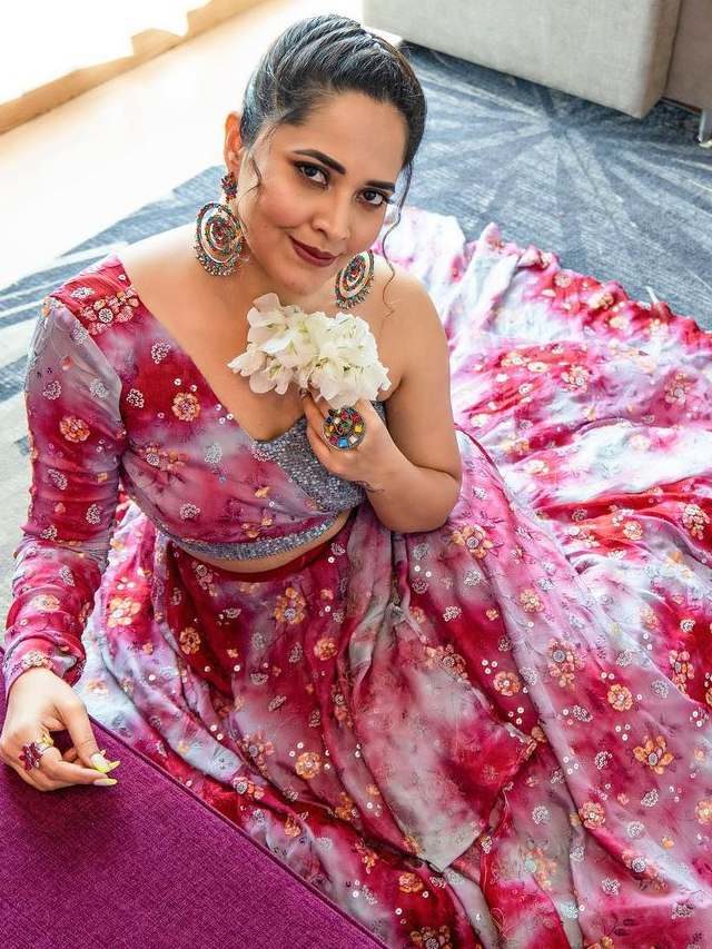 >అదరహో అనిపిస్తున్న అనసూయ..