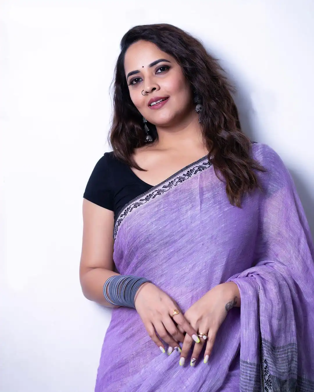 Anasuya Bharadwaj Mesmerizing Looks in Saree