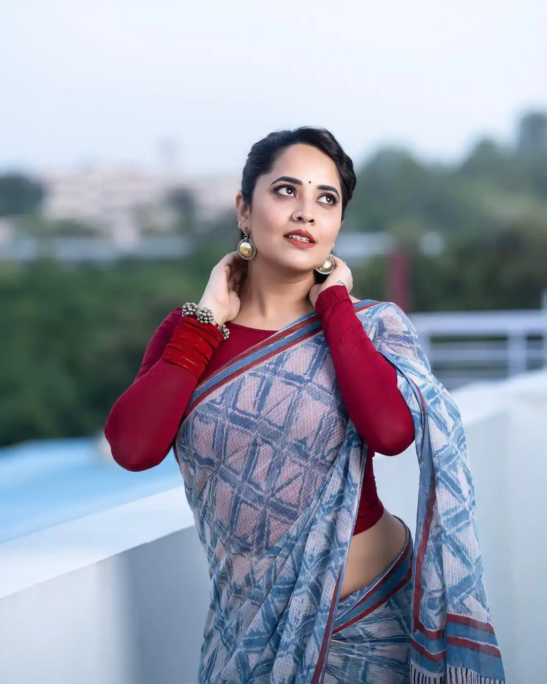 Anasuya Bharadwaj Mesmerizing Looks in Saree