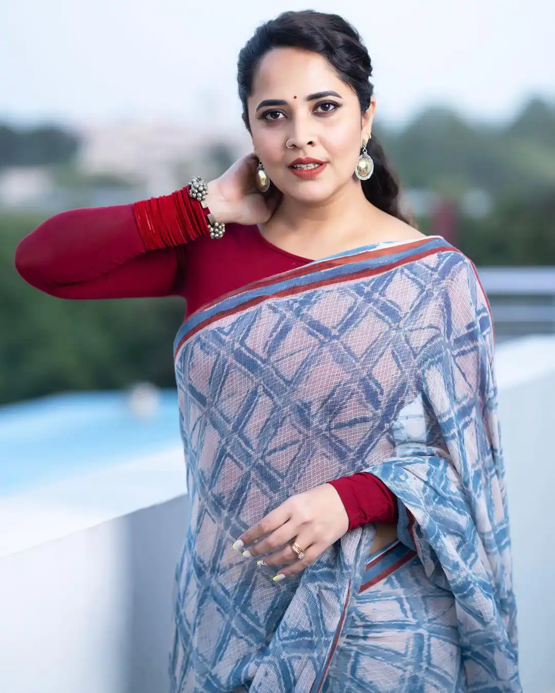 Anasuya Bharadwaj Mesmerizing Looks in Saree