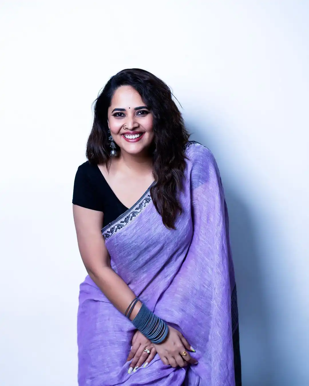 Anasuya Bharadwaj Mesmerizing Looks in Saree