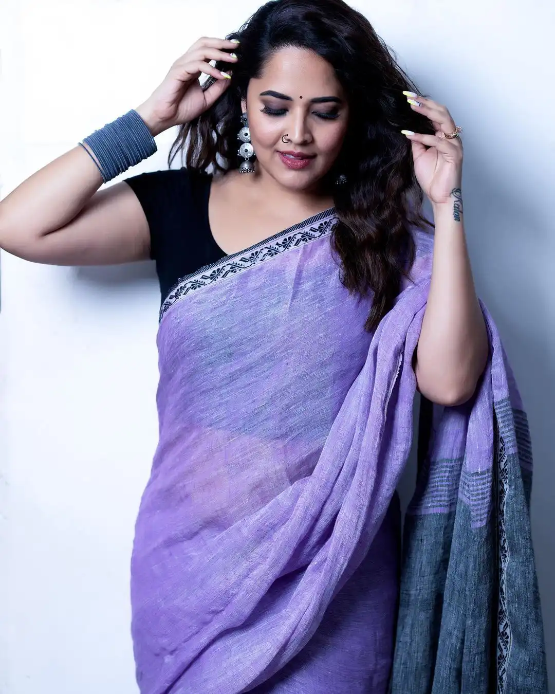 Anasuya Bharadwaj Mesmerizing Looks in Saree