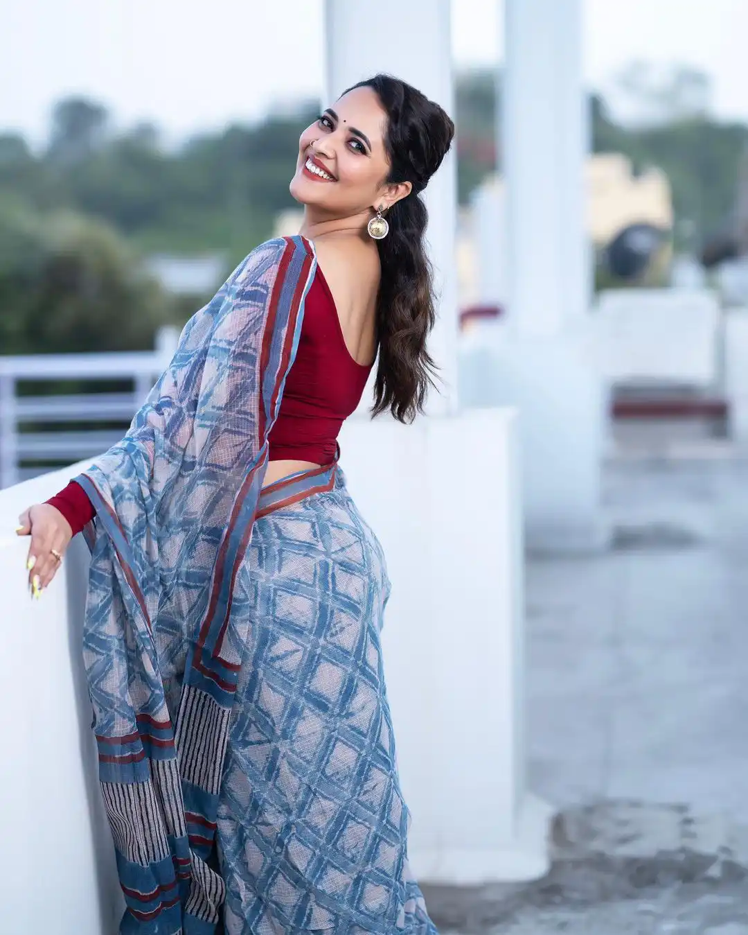 Anasuya Bharadwaj Mesmerizing Looks in Saree