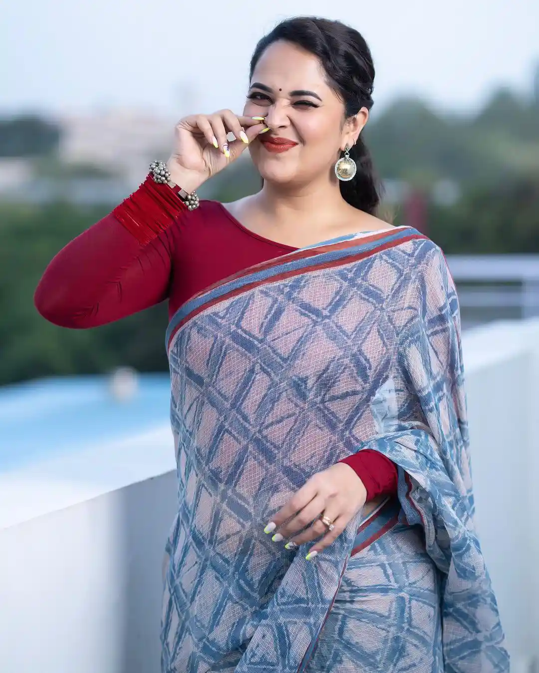 Anasuya Bharadwaj Mesmerizing Looks in Saree