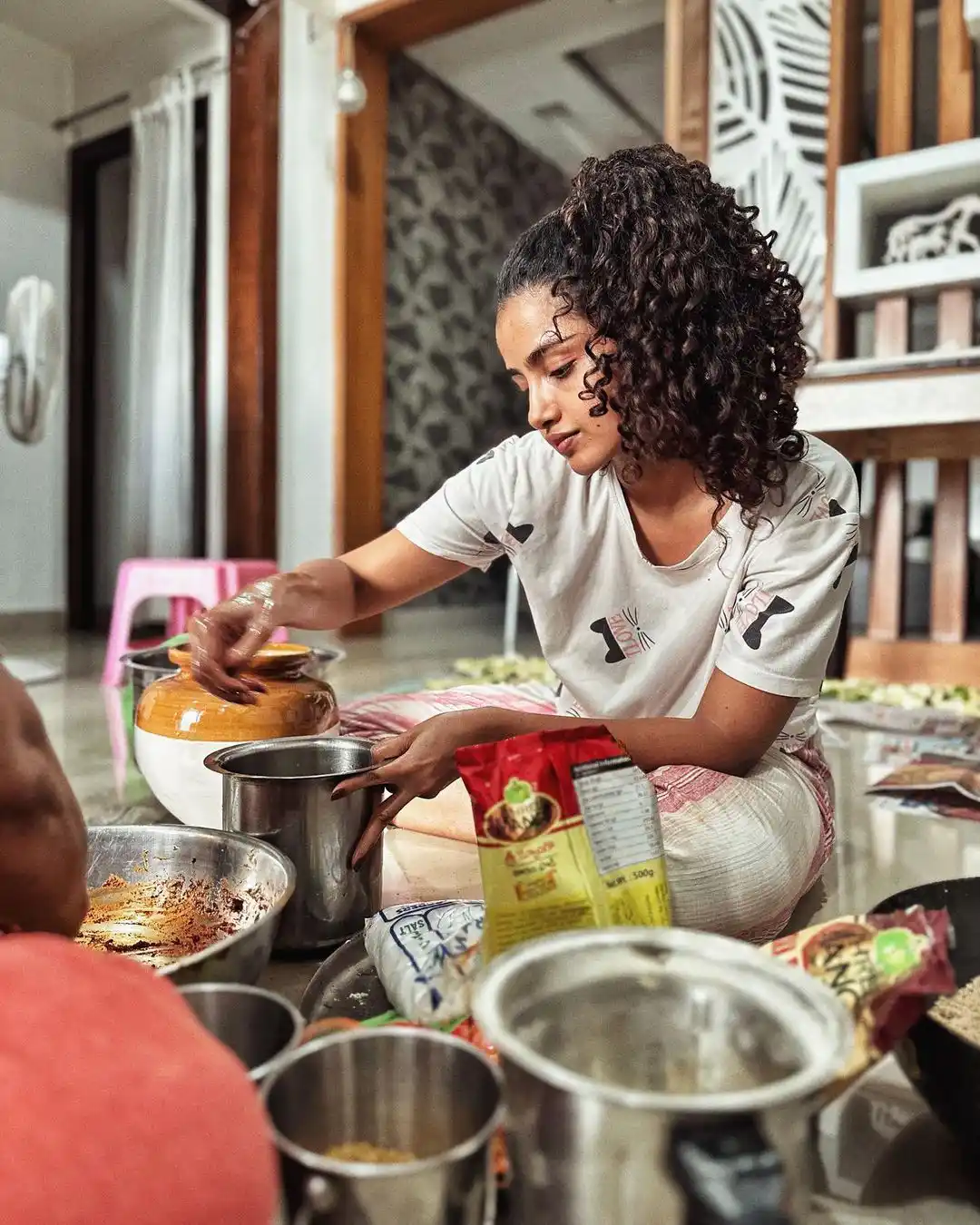 Anupama Parameswaran Prepared Mango Pickle Avakaya Photos goes viral  