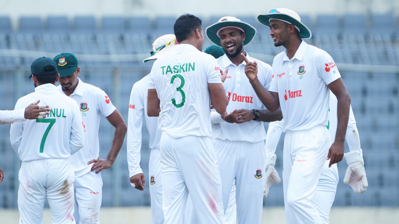BAN vs AFG : టెస్టు క్రికెట్లో చరిత్ర సృష్టించిన బంగ్లాదేశ్.. 21వ శతాబ్దంలో అతి పెద్ద విజయం BAN vs AFG : టెస్టు క్రికెట్లో చరిత్ర సృష్టించిన బంగ్లాదేశ్.. 21వ శతాబ్దంలో అతి పెద్ద విజయం
