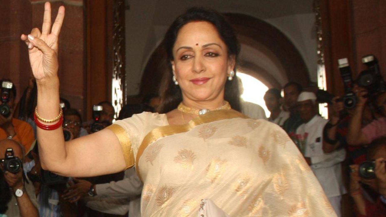 MP Hema Malini: వచ్చే ఎన్నికల్లో పోటీ చేయాల్సి వస్తే అక్కడి నుంచే పోటీచేస్తా.. హేమామాలిని కీలక వ్యాఖ్యలు MP Hema Malini: వచ్చే ఎన్నికల్లో పోటీ చేయాల్సి వస్తే అక్కడి నుంచే పోటీచేస్తా.. హేమామాలిని కీలక వ్యాఖ్యలు