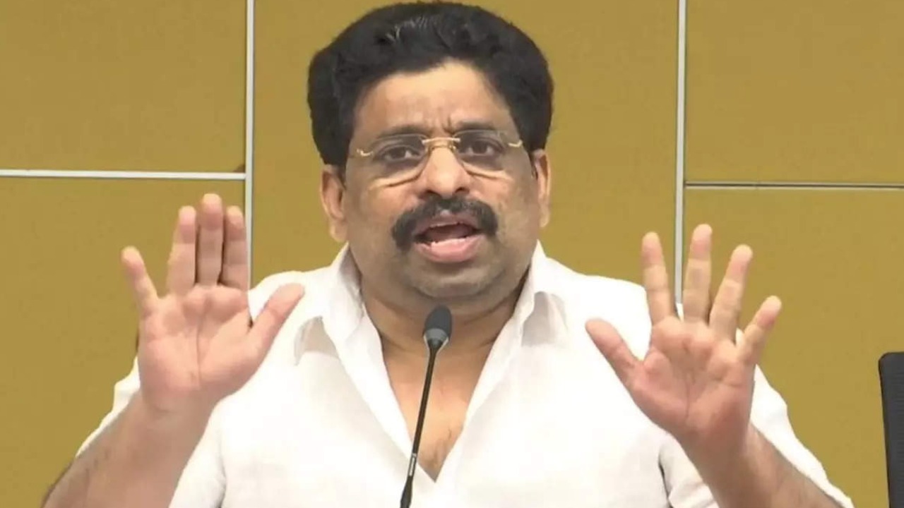 Buddha Venkanna : అనకాపల్లిలో పోటీ చేస్తానని ఎవరు చెప్పారు.. విజయవాడ పశ్చిమ సీటు నాదే : బుద్ధా వెంకన్న Buddha Venkanna : అనకాపల్లిలో పోటీ చేస్తానని ఎవరు చెప్పారు.. విజయవాడ పశ్చిమ సీటు నాదే : బుద్ధా వెంకన్న