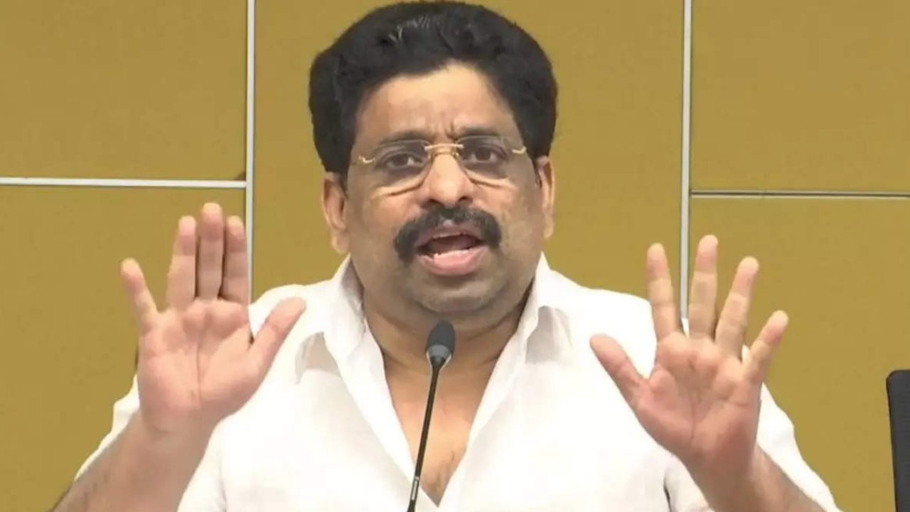 Buddha Venkanna: ఎంపీ కుటుంబ సభ్యుల కిడ్నాప్ వ్యవహారంలో వైసీపీ పెద్దల హస్తం ఉంది.. సీబీఐతో విచారణ జరిపించాలి Buddha Venkanna: ఎంపీ కుటుంబ సభ్యుల కిడ్నాప్ వ్యవహారంలో వైసీపీ పెద్దల హస్తం ఉంది.. సీబీఐతో విచారణ జరిపించాలి