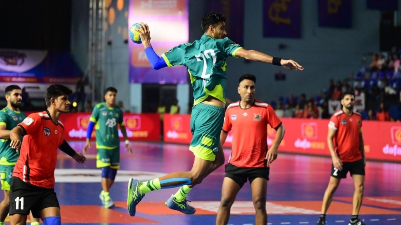 Premier Handball League : ప్రతీకారం తీర్చుకున్న తెలుగు టాలన్స్.. అగ్రస్థానానికి చేరిక Premier Handball League : ప్రతీకారం తీర్చుకున్న తెలుగు టాలన్స్.. అగ్రస్థానానికి చేరిక