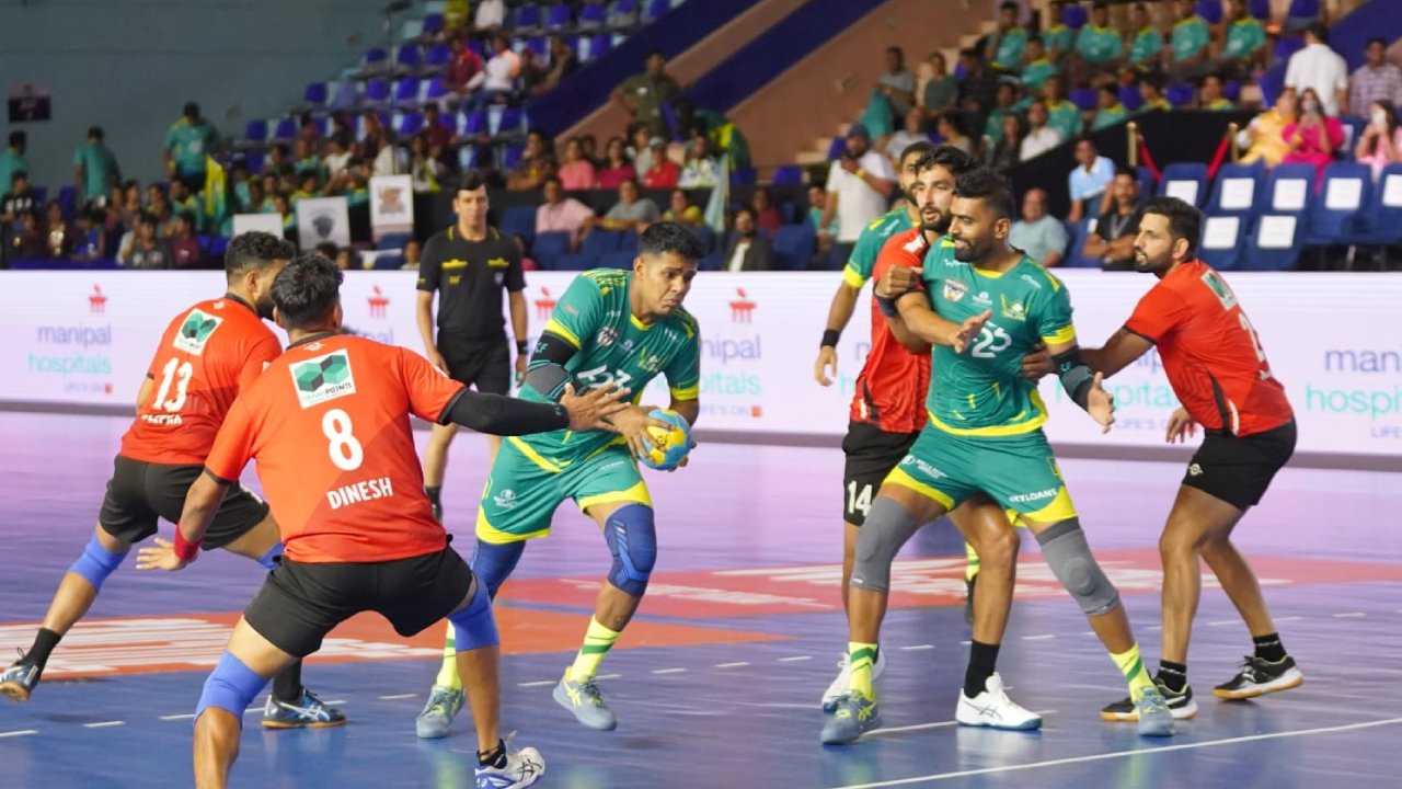 Premier Handball League: పోరాడి ఓడిన తెలుగు టాలన్స్.. వరుసగా రెండో ఓటమి.. ఇలా అయితే కష్టమే..! Premier Handball League: పోరాడి ఓడిన తెలుగు టాలన్స్.. వరుసగా రెండో ఓటమి.. ఇలా అయితే కష్టమే..!