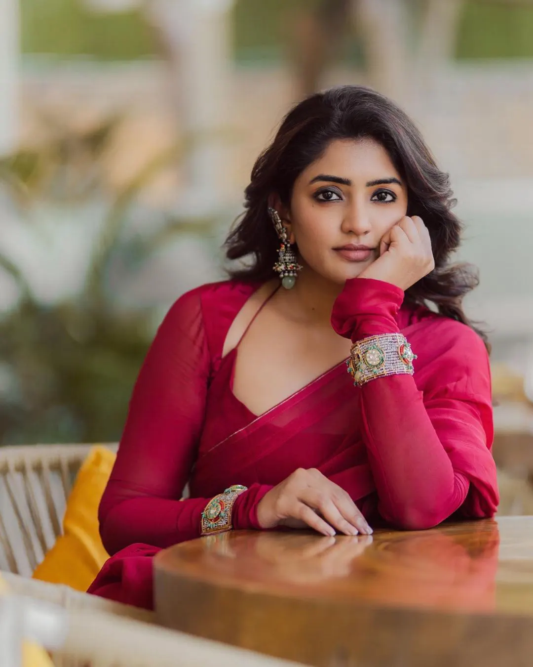 Eesha Rebba latest saree photos gone viral