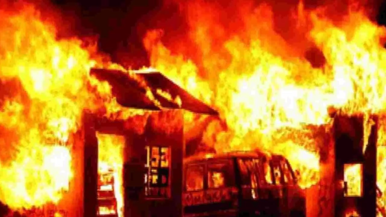 Madhya Pradesh : ఇంట్లో అగ్నిప్రమాదం.. ముగ్గురు చిన్నారులు సజీవ దహనం Madhya Pradesh : ఇంట్లో అగ్నిప్రమాదం.. ముగ్గురు చిన్నారులు సజీవ దహనం
