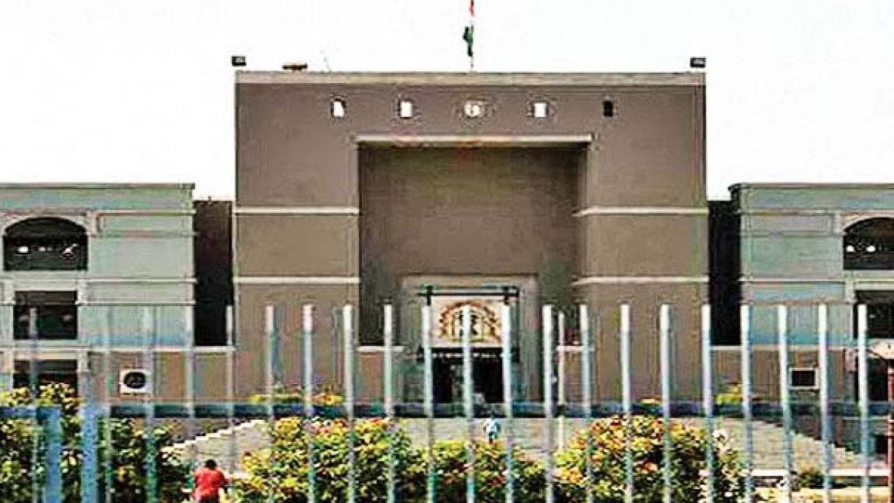 Godhra Riots : గోద్రా అల్లర్లకు సంబంధించిన నాలుగు కేసుల్లో.. మరో 35 మందిని నిర్దోషులుగా ప్రకటించిన గుజరాత్ కోర్టు Godhra Riots : గోద్రా అల్లర్లకు సంబంధించిన నాలుగు కేసుల్లో.. మరో 35 మందిని నిర్దోషులుగా ప్రకటించిన గుజరాత్ కోర్టు