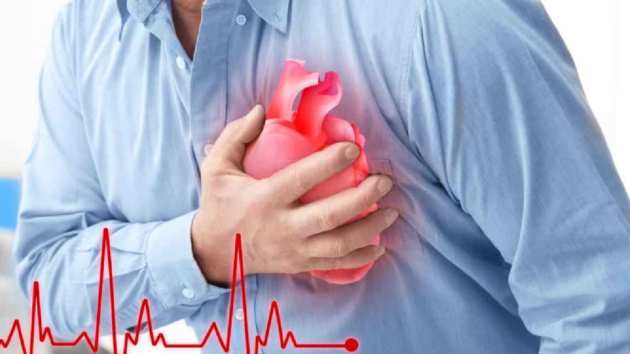 Heart Attack : ఈ గుండెకి ఏమైంది? బైక్ నడుపుతూ గుండెపోటుతో అక్కడికక్కడే మృతి, వీడియో వైరల్ Heart Attack : ఈ గుండెకి ఏమైంది? బైక్ నడుపుతూ గుండెపోటుతో అక్కడికక్కడే మృతి, వీడియో వైరల్