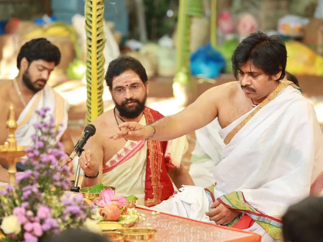 Janasena chief Pawan Kalyan participated homam in mangalagiri party office photos