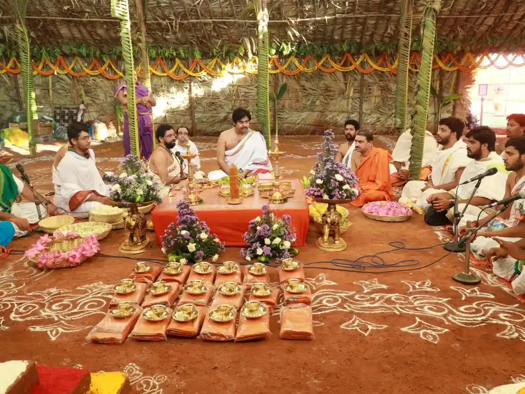Janasena chief Pawan Kalyan participated homam in mangalagiri party office photos