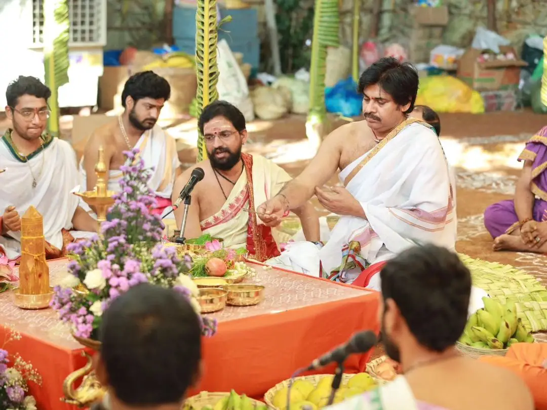 Janasena chief Pawan Kalyan participated homam in mangalagiri party office photos