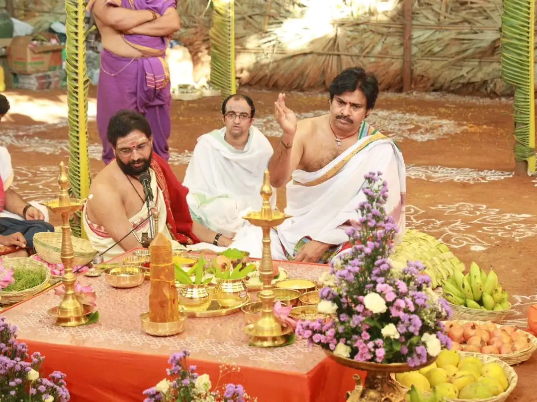 Janasena chief Pawan Kalyan participated homam in mangalagiri party office photos