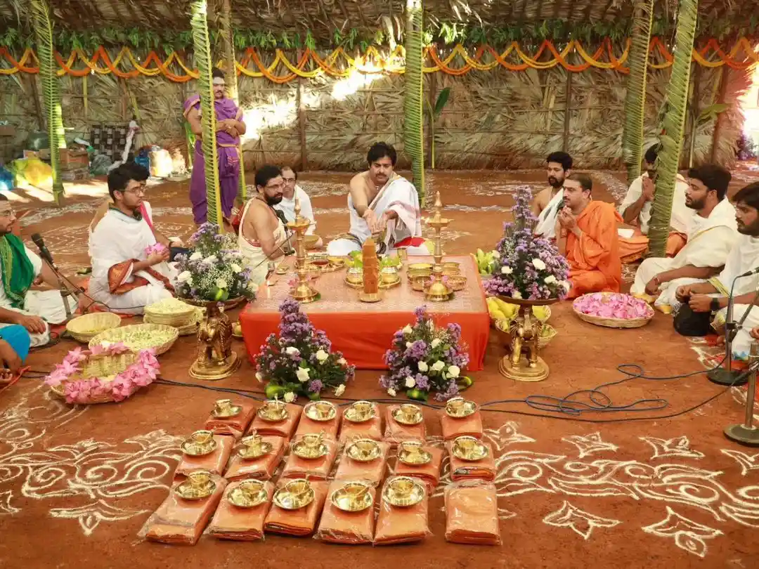 Janasena chief Pawan Kalyan participated homam in mangalagiri party office photos