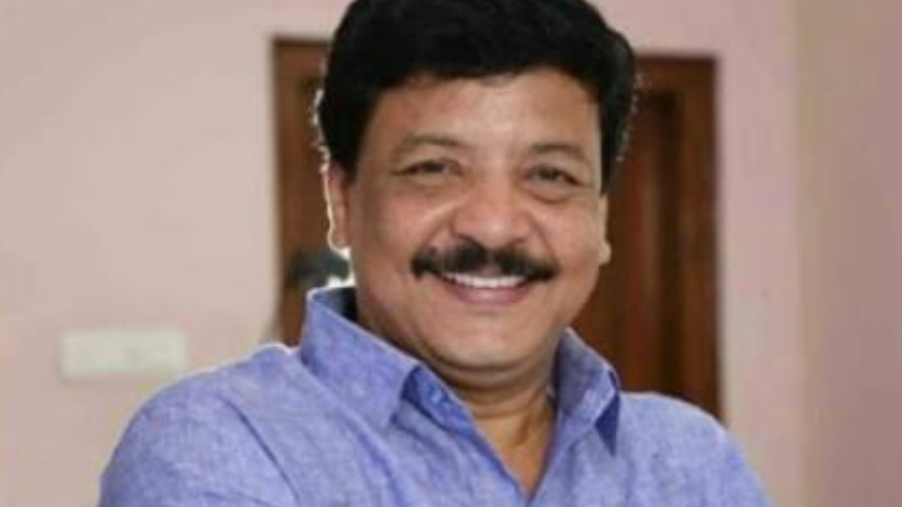 Kandula Durgesh : కాకినాడ జిల్లాలో జనసేన వారాహి యాత్ర.. అనుమతులు ఇచ్చిన పోలీసులు : కందుల దుర్గేష్ Kandula Durgesh : కాకినాడ జిల్లాలో జనసేన వారాహి యాత్ర.. అనుమతులు ఇచ్చిన పోలీసులు : కందుల దుర్గేష్