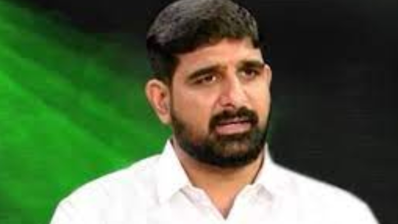 Mudiraj Sangham : ఎమ్మెల్సీ పాడి కౌశిక్ రెడ్డిపై డీజీపీకి ముదిరాజ్ సంఘం నేతల ఫిర్యాదు Mudiraj Sangham : ఎమ్మెల్సీ పాడి కౌశిక్ రెడ్డిపై డీజీపీకి ముదిరాజ్ సంఘం నేతల ఫిర్యాదు