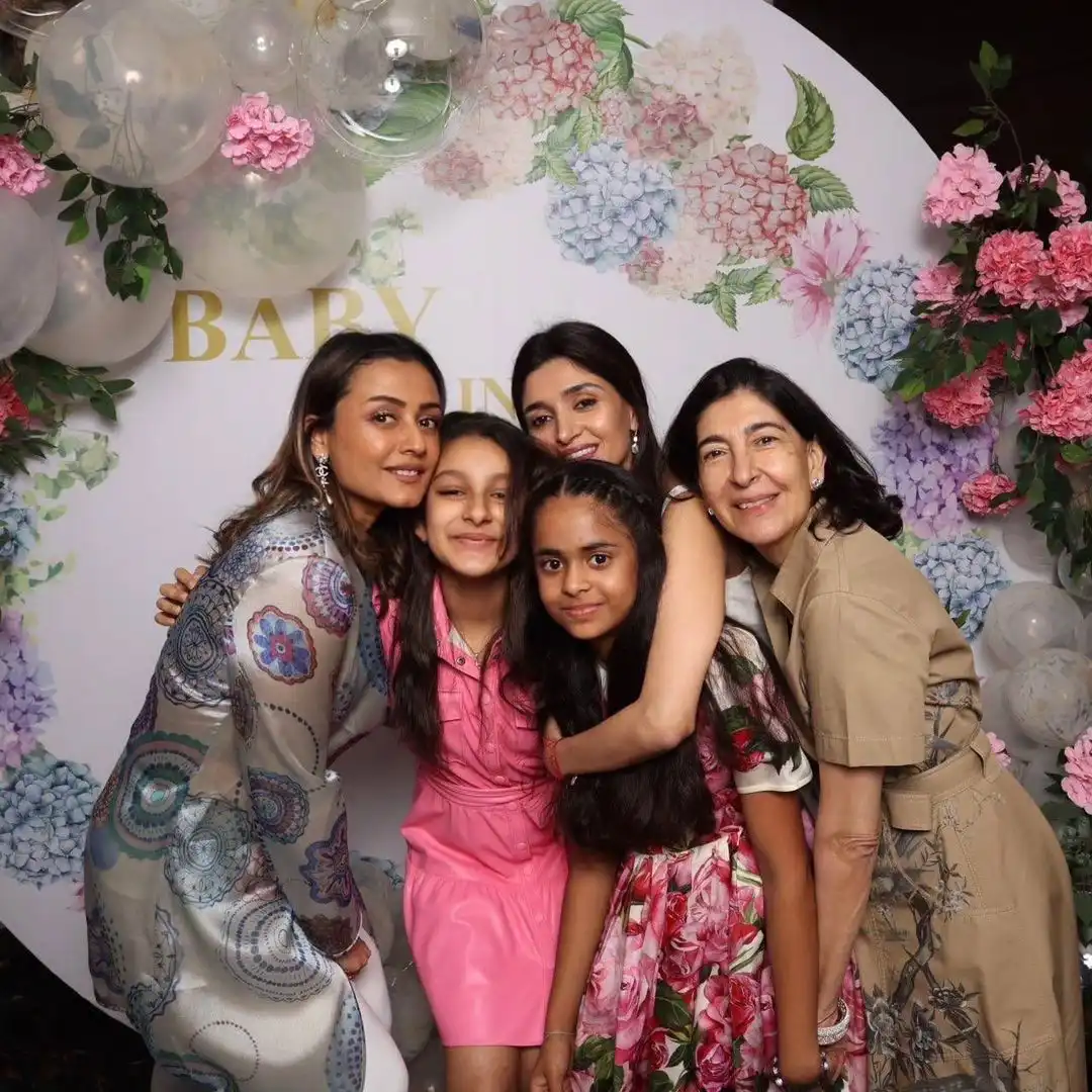 Namrata Shirodkar enjoying with Family and Friends in Party 