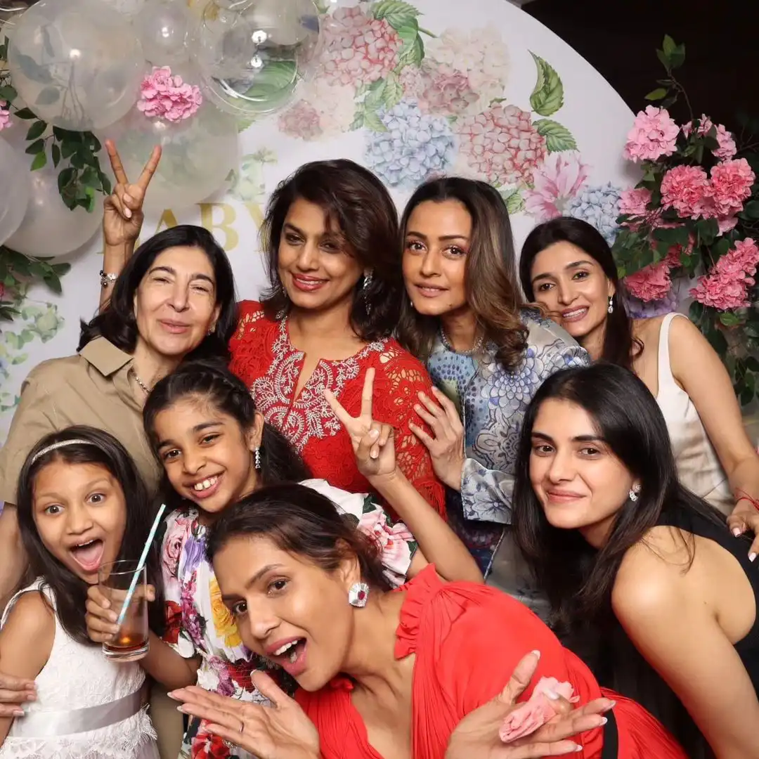 Namrata Shirodkar enjoying with Family and Friends in Party 
