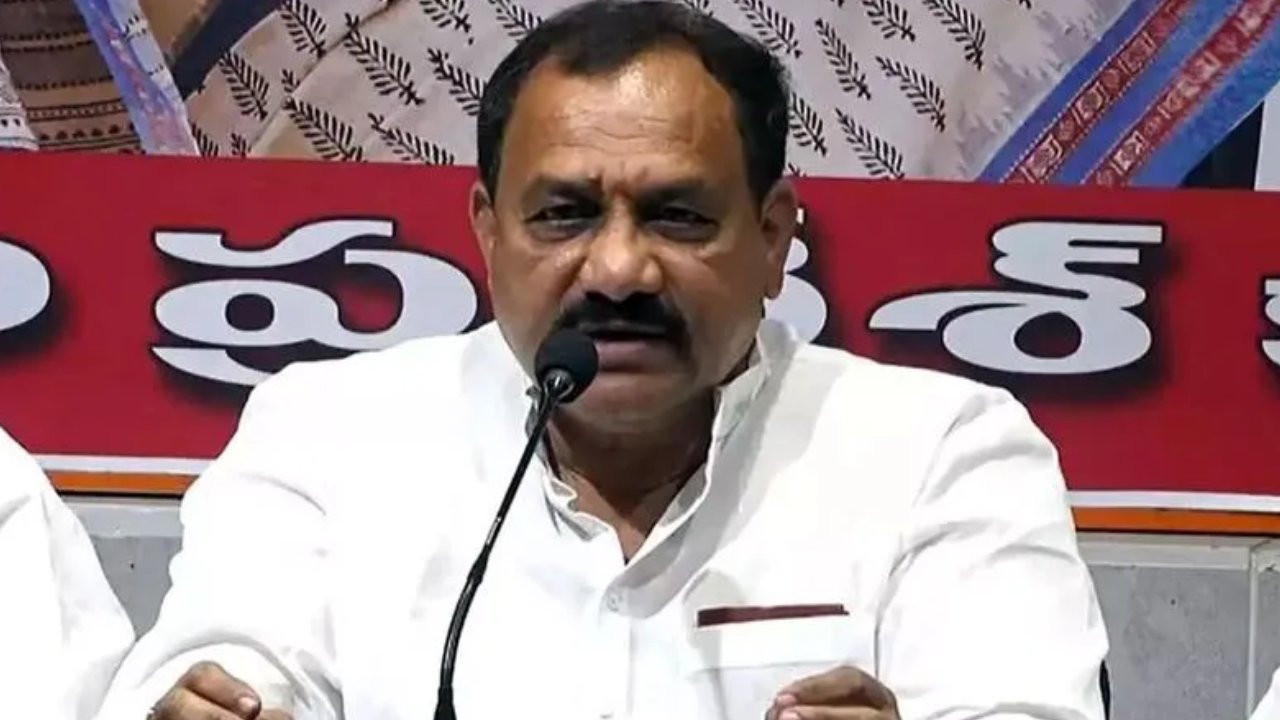 మంత్రి వర్గం నుంచి సురేఖను తప్పిస్తారన్న ప్రచారంలో నిజం లేదు: టీపీసీసీ అధ్యక్షుడు మంత్రి వర్గం నుంచి సురేఖను తప్పిస్తారన్న ప్రచారంలో నిజం లేదు: టీపీసీసీ అధ్యక్షుడు