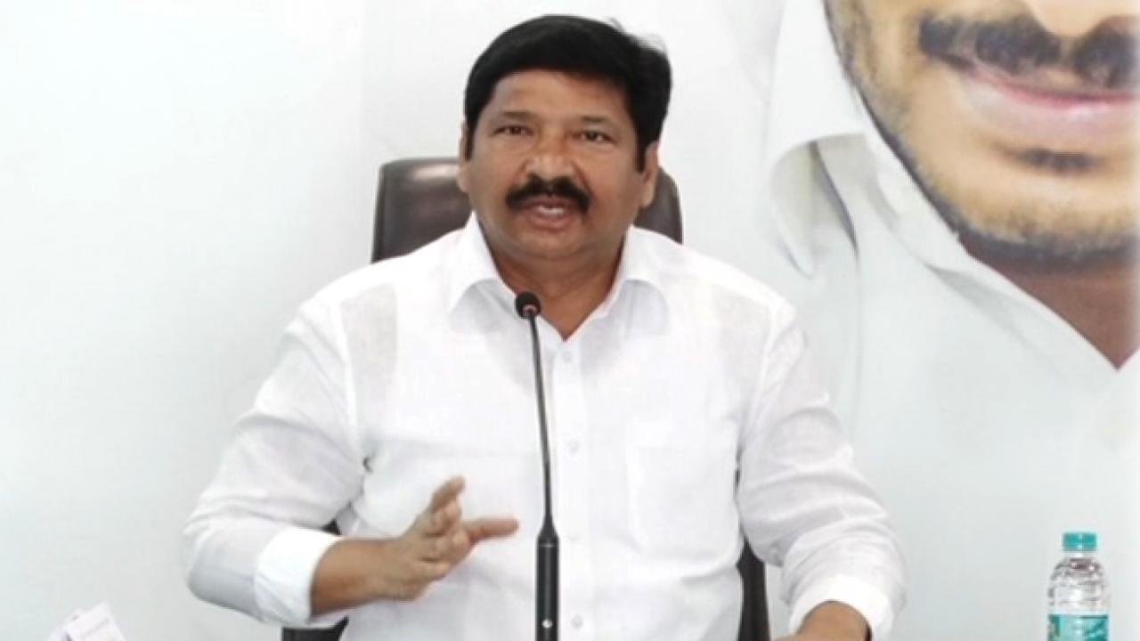 Minister Jogi Ramesh: పరామర్శకు వెళ్లి ఓట్లు అడుగుతున్న దుర్మార్గుడు చంద్రబాబు Minister Jogi Ramesh: పరామర్శకు వెళ్లి ఓట్లు అడుగుతున్న దుర్మార్గుడు చంద్రబాబు