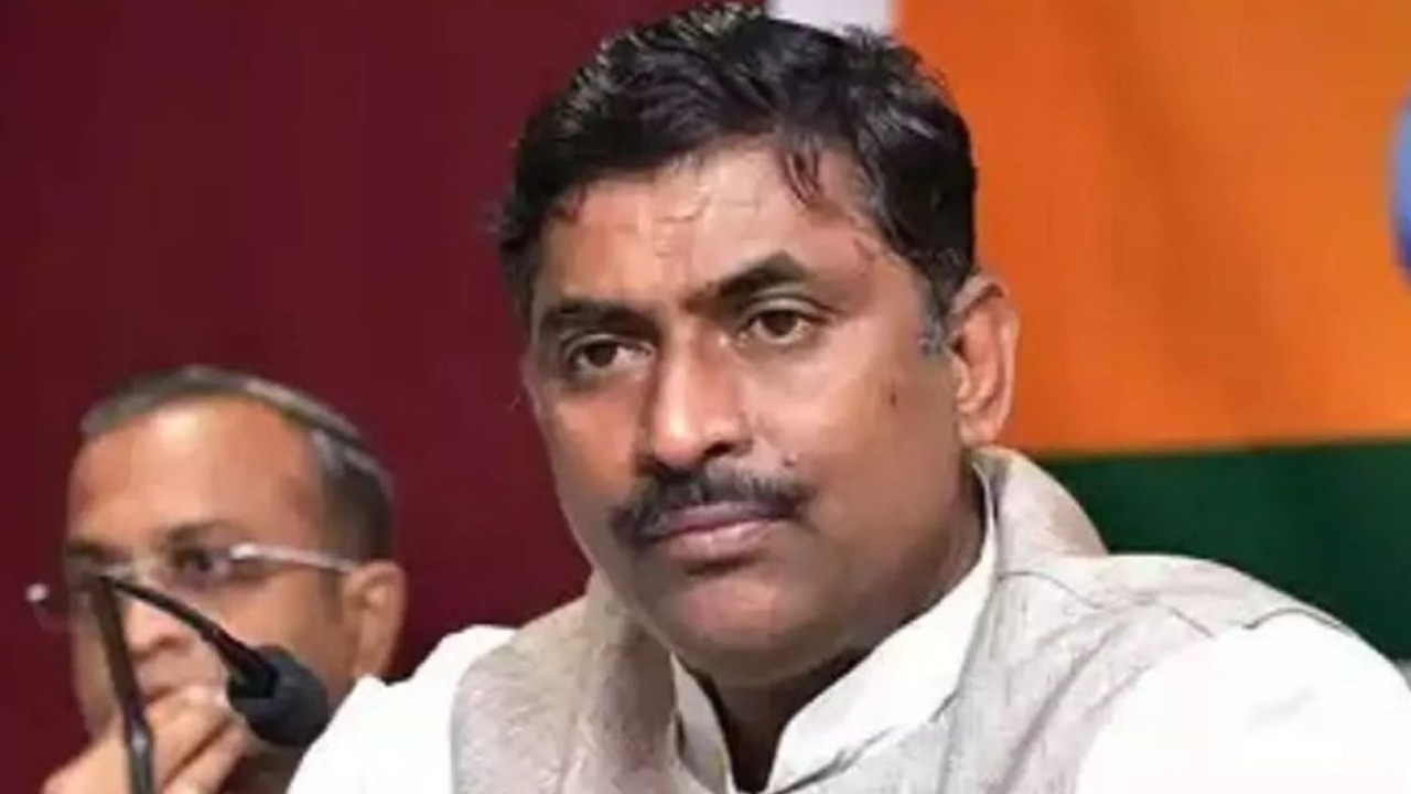 Muralidhar Rao : దళిత బంధు పంపిణీలో అవినీతికి కేసీఆరే బాధ్యుడు : మురళీధర్ రావు Muralidhar Rao : దళిత బంధు పంపిణీలో అవినీతికి కేసీఆరే బాధ్యుడు : మురళీధర్ రావు