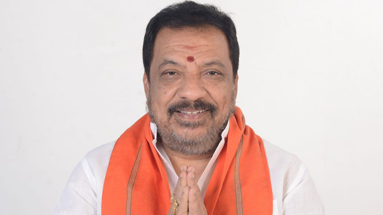 Nandeshwar Goud: తెలంగాణలో బీజేపీ అధికారంలోకి రాగానే ఆ ఇళ్లపైకి బుల్డోజర్లను పంపుతాం: మాజీ ఎమ్మెల్యే Nandeshwar Goud: తెలంగాణలో బీజేపీ అధికారంలోకి రాగానే ఆ ఇళ్లపైకి బుల్డోజర్లను పంపుతాం: మాజీ ఎమ్మెల్యే