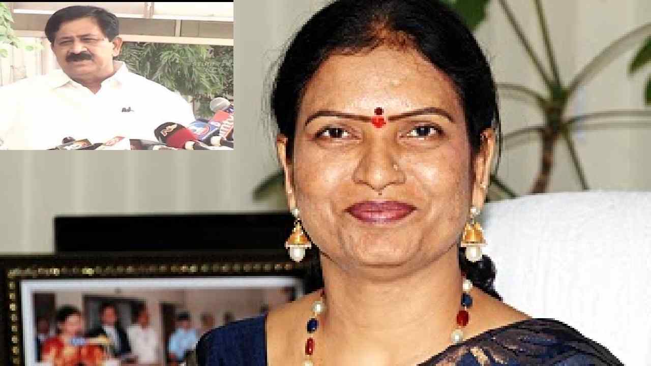 DK Aruna: డీకే అరుణతో భేటీ.. బీజేపీలో చేరనున్న కాంగ్రెస్ నేత, మాజీ ఎమ్మెల్సీ రంగారెడ్డి? DK Aruna: డీకే అరుణతో భేటీ.. బీజేపీలో చేరనున్న కాంగ్రెస్ నేత, మాజీ ఎమ్మెల్సీ రంగారెడ్డి?