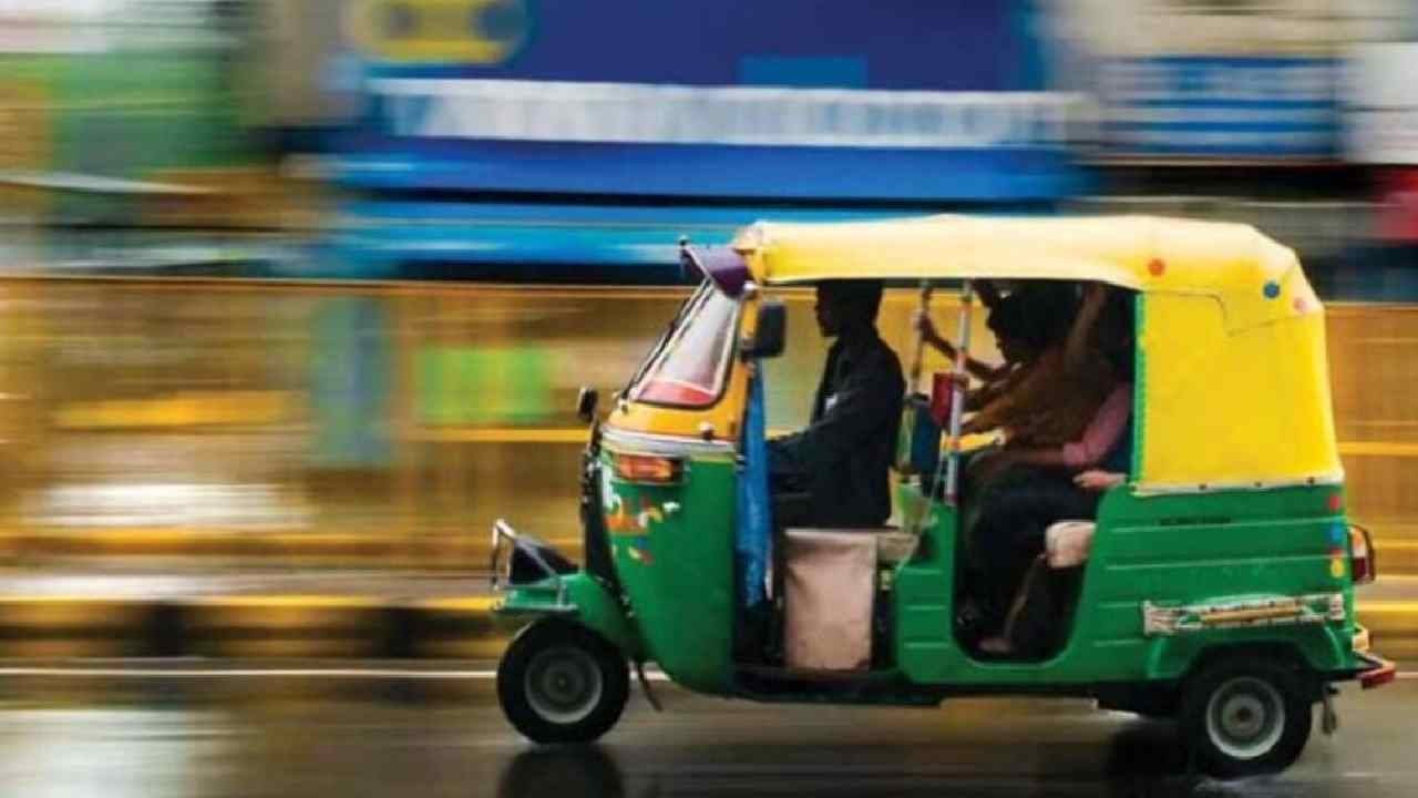Crime News: గర్ల్ ఫ్రెండ్తో ఆటోలో వెళ్తూ అందులోనే ఆమెను చంపేసిన యువకుడు Crime News: గర్ల్ ఫ్రెండ్తో ఆటోలో వెళ్తూ అందులోనే ఆమెను చంపేసిన యువకుడు