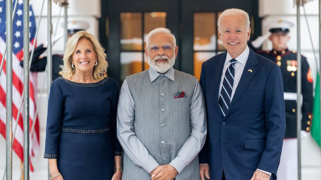 Narendra Modi: వైట్హౌస్లో మోదీకి ఘనస్వాగతం.. బైడెన్, మోదీ కీలక వ్యాఖ్యలు Narendra Modi: వైట్హౌస్లో మోదీకి ఘనస్వాగతం.. బైడెన్, మోదీ కీలక వ్యాఖ్యలు