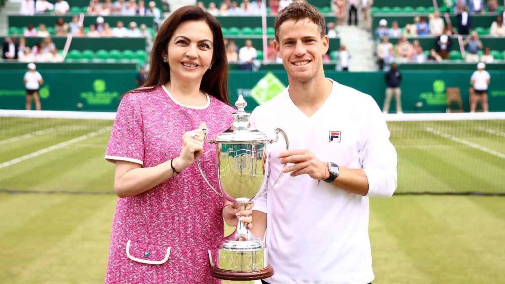 Nita Ambani presents Reliance Foundation ESA Cup to Diego Schwartzman