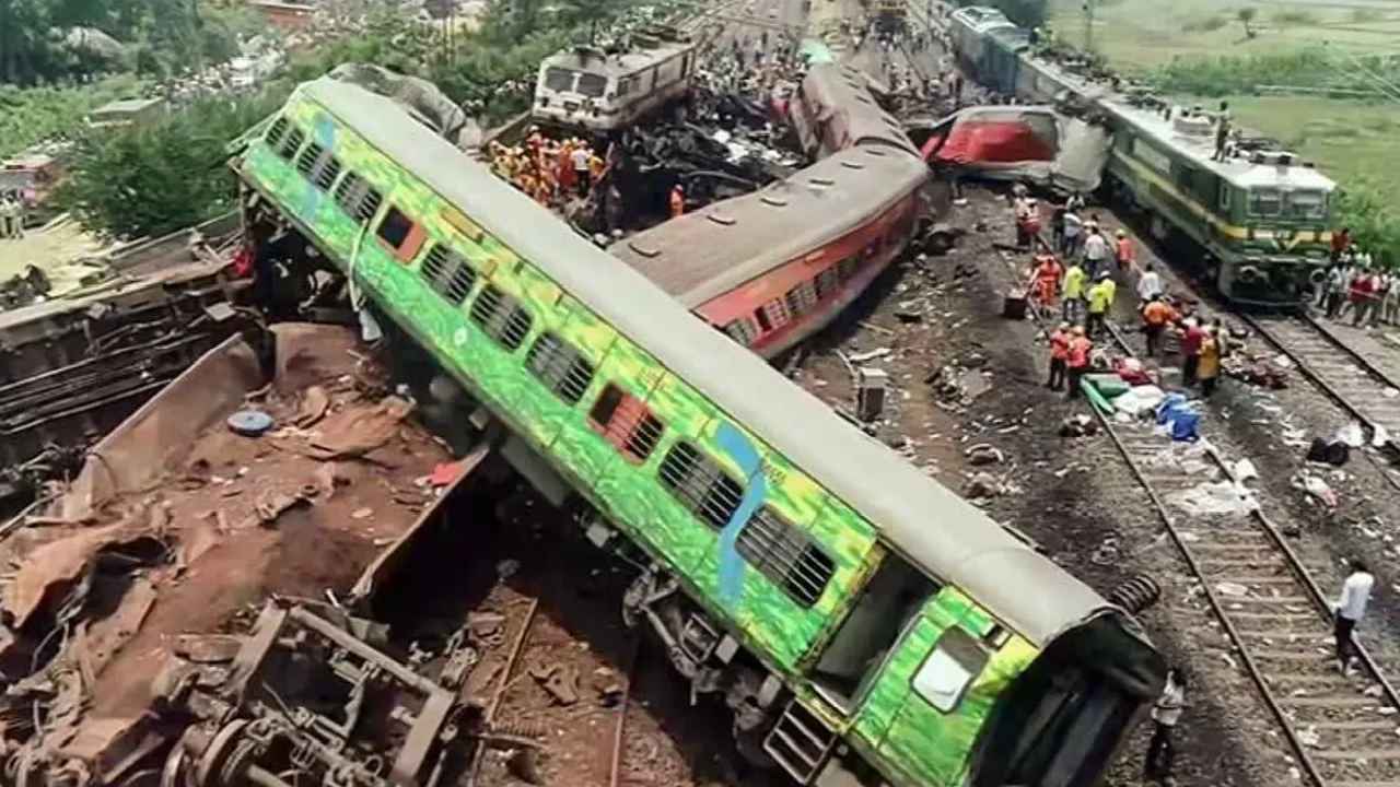 Odisha Train Accident : ఒడిశా ఘోర రైలు ప్రమాదం.. 288కి పెరిగిన మృతుల సంఖ్య Odisha Train Accident : ఒడిశా ఘోర రైలు ప్రమాదం.. 288కి పెరిగిన మృతుల సంఖ్య