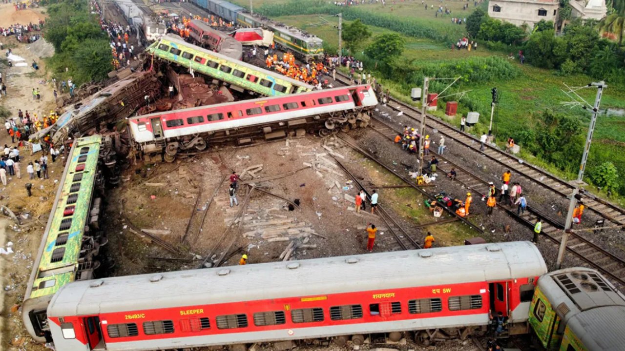 Odisha Train Accident: ఇంకా వందకుపైగా మృతదేహాలు.. చికిత్స పొందుతున్న 200 మంది క్షతగాత్రులు Odisha Train Accident: ఇంకా వందకుపైగా మృతదేహాలు.. చికిత్స పొందుతున్న 200 మంది క్షతగాత్రులు